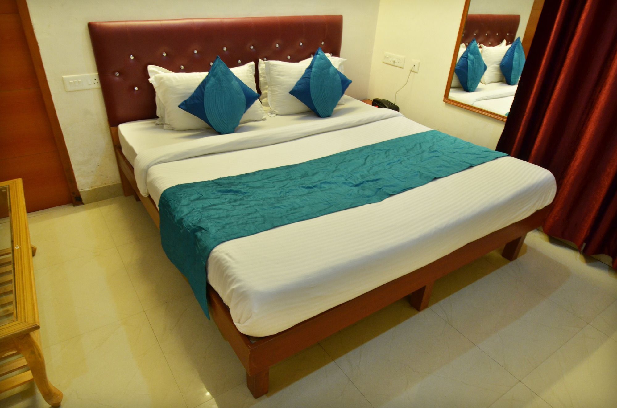 Oyo Platinum Inn Nayagaon Exterior photo